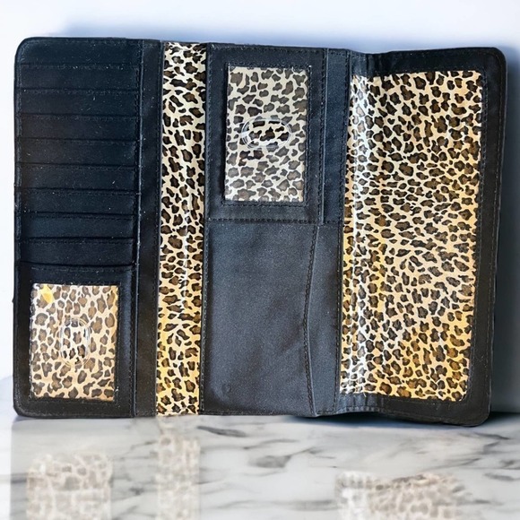 Kenneth Cole Black Trifold Women’s Wallet EUC - Picture 4 of 9